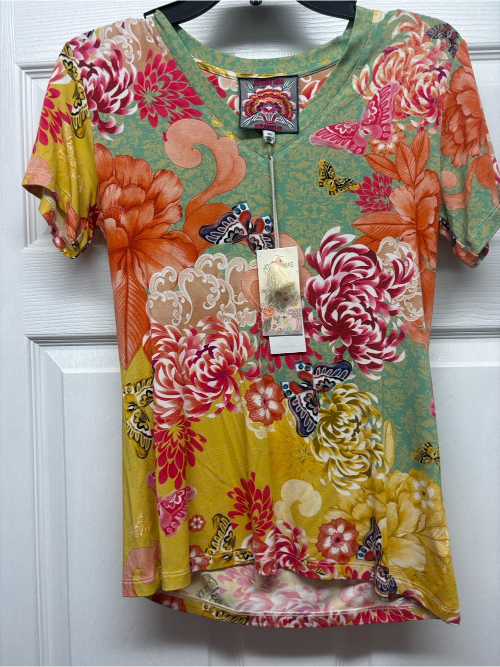 Johnny Was Lightweight Vibrant Floral Butterfly V-Neck Tee New Sz xs